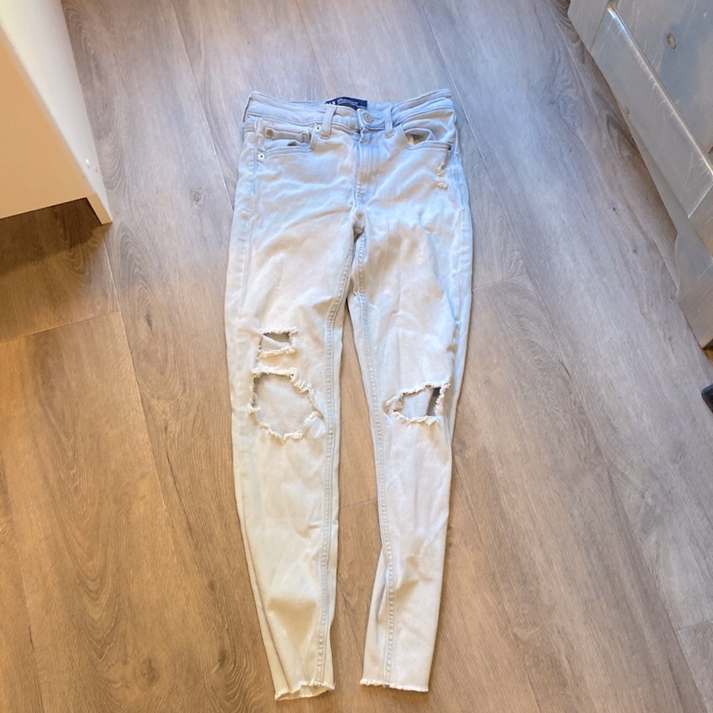 Light Blue Ripped Jeans Size 2/26